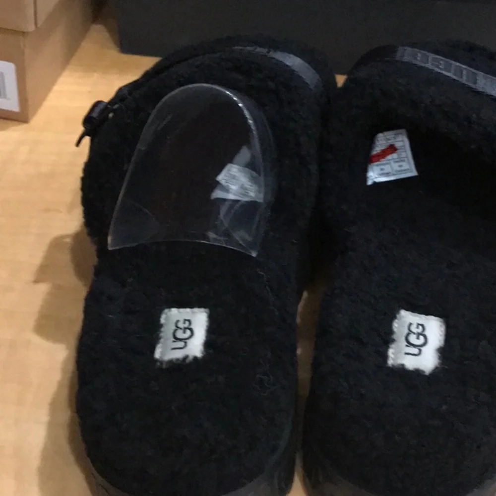 Ugg Women’s Fluffita Slide Slipper - Picture 4 of 5